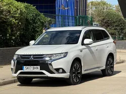 White Used 2017 Mitsubishi Outlander P-HEV Estate | £8,995 (Fair price)