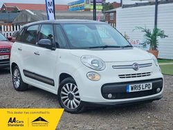 White/black Used 2015 Fiat 500L Lounge MPV | £3,990 (Fair price)