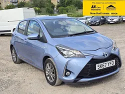 Blue Used 2017 Toyota Yaris Hybrid Hatchback | £9,280 (Fair price)