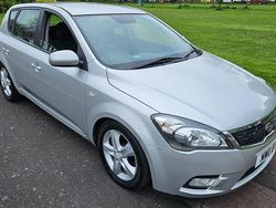 Silver Used 2011 Kia Ceed 2 Hatchback | £2,875 (Fair price)