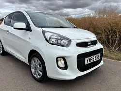 White Used 2016 Kia Picanto 2 Hatchback | £5,485 (Fair price)