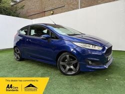 Blue Used 2015 Ford Fiesta Zetec Hatchback | £5,295 (Good price)