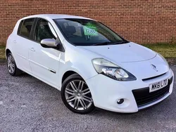 White Used 2011 Renault Clio II Dynamique Hatchback | £2,500 (Fair price)