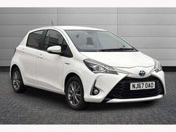 White Used 2017 Toyota Yaris Hybrid Hatchback | £10,901 (Fair price)
