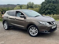 Beige Used 2014 Nissan Qashqai Acenta Premium SUV | £5,666 (Fair price)
