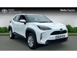 White Used 2024 Toyota Yaris Cross SUV | £22,069 (Good price)