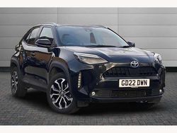 Black Used 2022 Toyota Yaris Hybrid Design SUV | £17,995 (Good price)