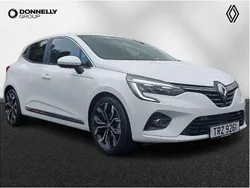 Solid glacier white Used 2022 Renault Clio V SE Hatchback | £13,990 (Fair price)