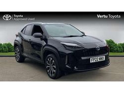 Black Used 2022 Toyota Yaris Hybrid Design SUV | £19,790 (Fair price)