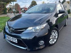 Black Used 2013 Toyota Auris Hatchback | £6,495 (Fair price)