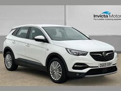 White Used 2019 Vauxhall Grandland X SUV | £10,500 (Fair price)