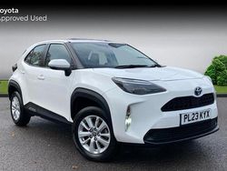 Pure white Used 2023 Toyota Yaris Hybrid | £19,342 (Fair price)