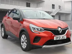 Red/black Used 2021 Renault Captur Iconic SUV | £13,299 (Fair price)