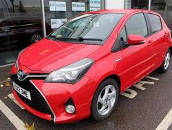 Red Used 2017 Toyota Yaris Hybrid Hatchback | £10,000 (Fair price)