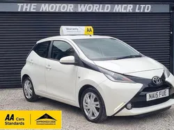 White Used 2015 Toyota Aygo x-press Hatchback | £3,895 (Fair price)