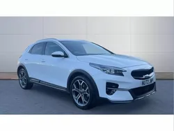 White Used 2022 Kia XCeed 3 SUV | £16,000 (Fair price)