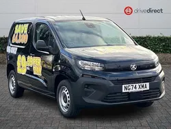 Two coat metallic pearl black New 2025 Vauxhall Combo S MPV | £18,359 (Fair price)