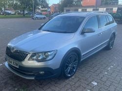 Silver metallic Used 2014 Skoda Superb Estate | £9,595 (Fair price)