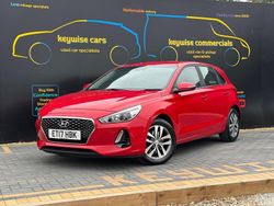 Red Used 2017 Hyundai i30 SE Hatchback | £8,290 (Fair price)