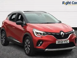 Flame red / black Used 2021 Renault Captur Version S SUV | £13,999 (Fair price)