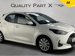 White Used 2022 Toyota Yaris Hybrid Hatchback | £12,540 (Good price)
