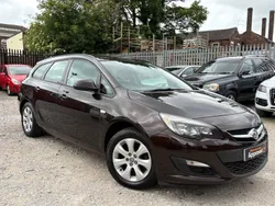 Brown Used 2014 Vauxhall Astra Design Edition Estate | £3,250 (Good price)