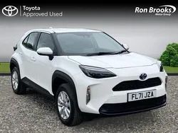 White Used 2021 Toyota Yaris Hybrid Hatchback | £18,146 (Expensive)