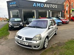 Silver Used 2005 Renault Clio II Hatchback | £5,495 (Fair price)