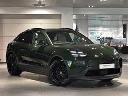 Oak green neo New 2025 Porsche Macan SUV | £93,609