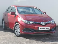 Red Used 2017 Toyota Auris Active Hatchback | £9,998 (Fair price)