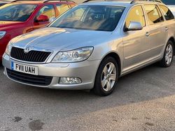 Silver Used 2011 Skoda Octavia Elegance Estate | £4,795 (Fair price)