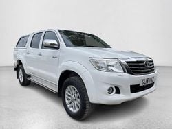 White Used 2015 Toyota HiLux Pickup | £13,490 (Fair price)