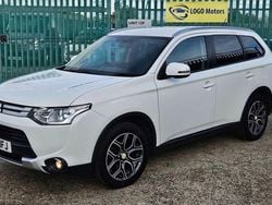 White Used 2014 Mitsubishi Outlander SUV | £3,999 (Super price)