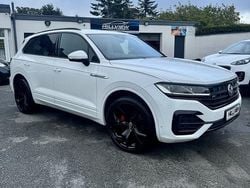 White Used 2018 VW Touareg R-line SUV | £27,450 (Expensive)