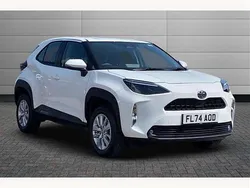 Pure white Used 2024 Toyota Yaris Cross SUV | £22,901 (Good price)