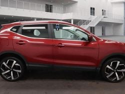 Magnetic red Used 2018 Nissan Qashqai Tekna SUV | £9,175 (Good price)