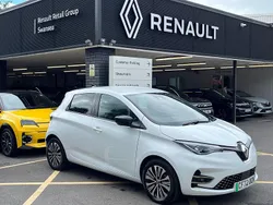 Solid glacier white Used 2022 Renault Zoe Techno Hatchback | £11,374 (Fair price)