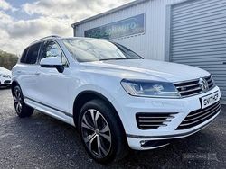 White Used 2017 VW Touareg R-line SUV | £19,850 (Good price)