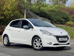 White Used 2015 Peugeot 208 Style Hatchback | £4,495 (Fair price)