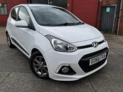 White Used 2016 Hyundai i10 Premium Hatchback | £5,500 (Fair price)