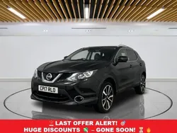 Black Used 2017 Nissan Qashqai Tekna SUV | £11,499 (Good price)