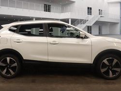 Pure white Used 2016 Nissan Qashqai N-TEC SUV | £8,975 (Good price)