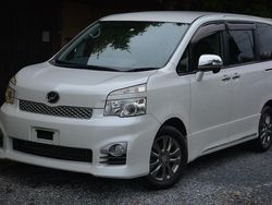 Pearl white Used 2012 Toyota Voxy MPV | £10,995 (Expensive)