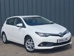 White Used 2017 Toyota Auris Hatchback | £8,998 (Fair price)