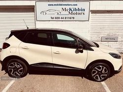 Cream/black Used 2016 Renault Captur Dynamique SUV | £7,495 (Fair price)