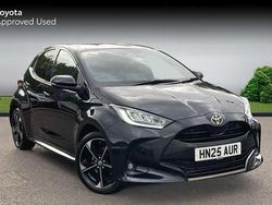 Black Used 2025 Toyota Yaris Hybrid Hatchback | £24,605 (Fair price)