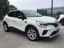 White/black Used 2020 Renault Captur Iconic SUV | £10,790 (Fair price)