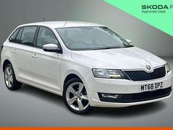 Candy white Used 2018 Skoda Rapid SE Hatchback | £8,440 (Fair price)