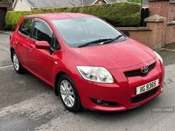 Red Used 2009 Toyota Auris Hatchback | £2,875 (Fair price)