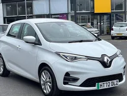 White Used 2022 Renault Rapid SE Hatchback | £9,904 (Fair price)